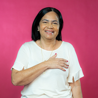 Paciente do Instituto Living Sculpture feliz com resultado da reconstrução