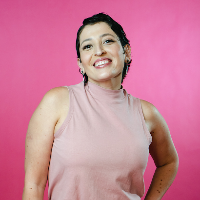 Beneficiária do Instituto Living Sculpture com autoestima restaurada